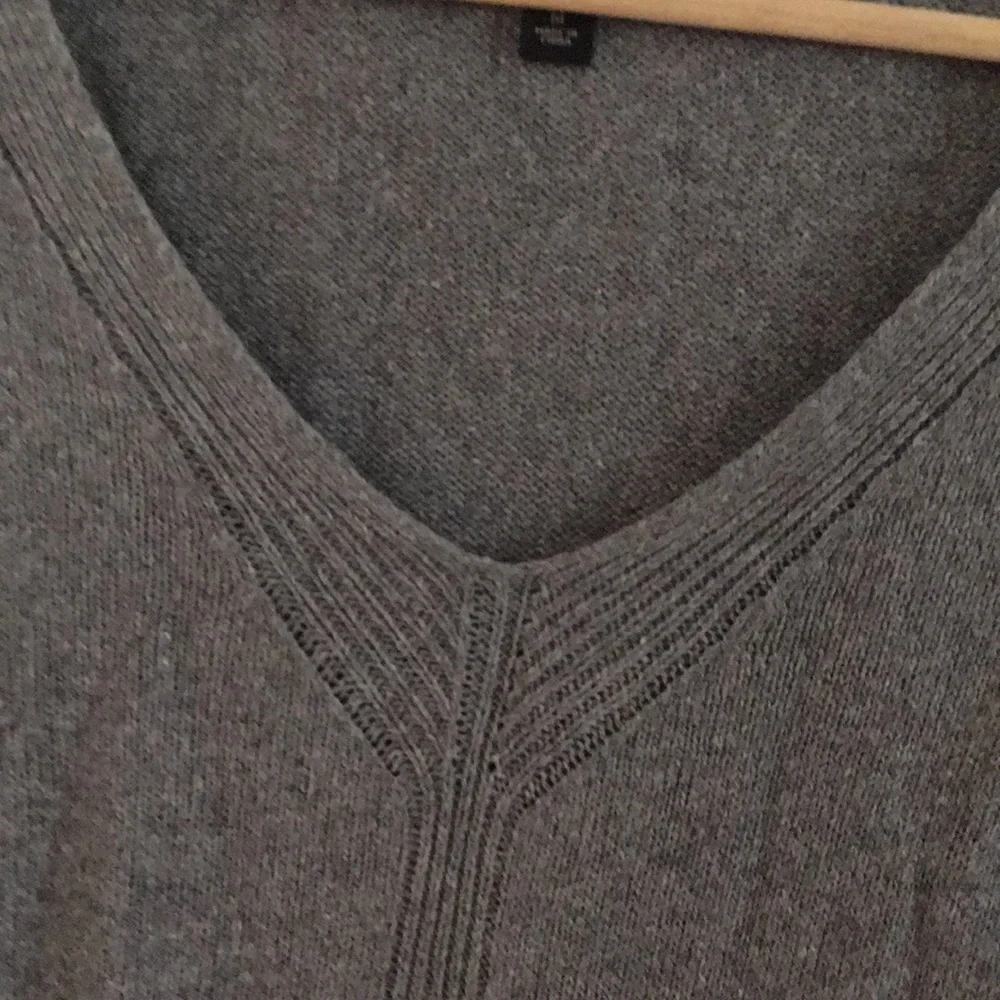 Banana Republic V-Neck Sweater - Picture 4 of 6